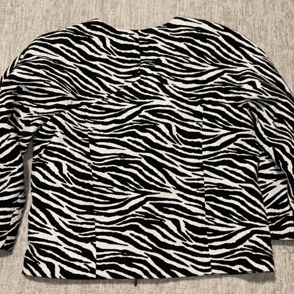 Small 4/6 Chico's Sz 0 zebra animal print jacket short zip front collarless - Picture 5 of 6